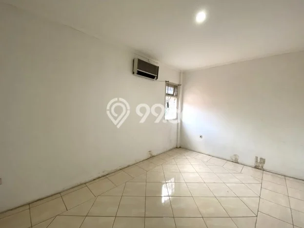 Lokasi strategis! Rumah siap pakai disewakan di Kebayoran Baru LB 300m2 Lokasi strategis! Rumah siap pakai disewakan di Kebayoran Baru LB 300m2