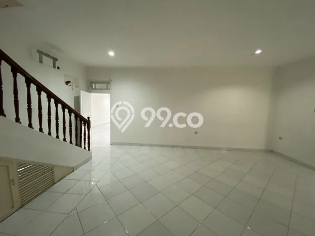 Lokasi strategis! Rumah siap pakai disewakan di Kebayoran Baru LB 300m2 Lokasi strategis! Rumah siap pakai disewakan di Kebayoran Baru LB 300m2