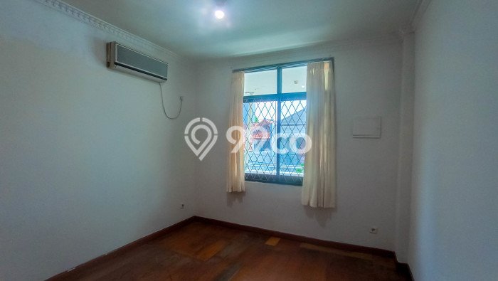 Rumah Sewa Jakarta Selatan LT 127m2 LB 350m2 Area Senopati Rumah Sewa Jakarta Selatan LT 127m2 LB 350m2 Area Senopati