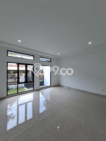 Rumah Mewah LB 330m2 Siap Huni Desain Elegan di BSD Kencana Loka, Tangerang Rumah Mewah LB 330m2 Siap Huni Desain Elegan di BSD Kencana Loka, Tangerang