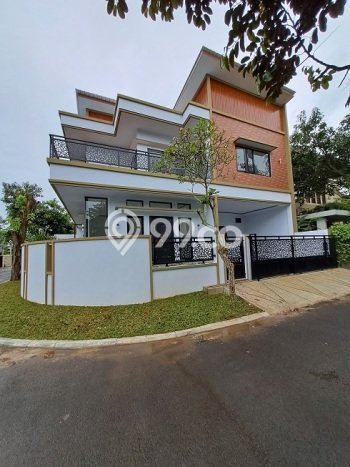 Rumah Mewah LB 330m2 Siap Huni Desain Elegan di BSD Kencana Loka, Tangerang Rumah Mewah LB 330m2 Siap Huni Desain Elegan di BSD Kencana Loka, Tangerang