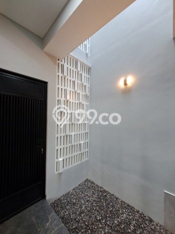 Rumah Luxury Modern Tanpa Renovasi di BSD Griya Loka Tangerang Rumah Luxury Modern Tanpa Renovasi di BSD Griya Loka Tangerang