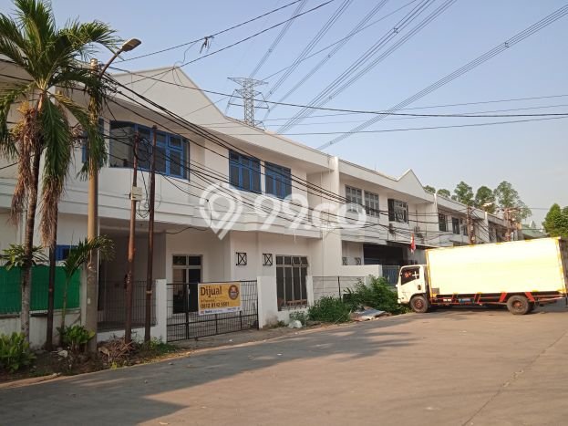 Area Ramai! Gudang Dijual di Tangerang untuk Bisnis Luas Bangunan 1000m2 Area Ramai! Gudang Dijual di Tangerang untuk Bisnis Luas Bangunan 1000m2