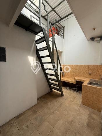 Rumah Luas Asri 4 KT Siap Huni di Villa Melati Mas Tangerang Selatan Rumah Luas Asri 4 KT Siap Huni di Villa Melati Mas Tangerang Selatan