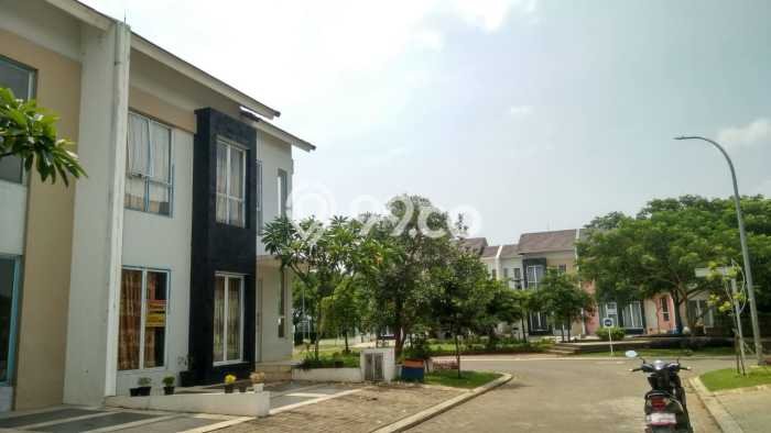 Rumah Luas Asri 3 KT Siap Pakai di Graha Raya Tangerang Selatan Rumah Luas Asri 3 KT Siap Pakai di Graha Raya Tangerang Selatan