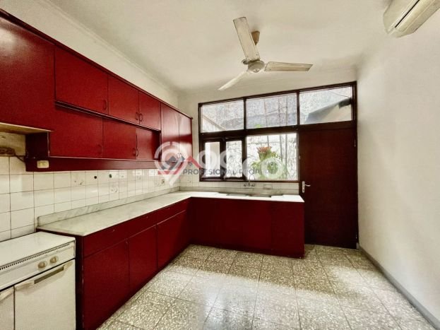 For Sale! Luxury House LT 1035m2 Desain Elegan di Pejaten For Sale! Luxury House LT 1035m2 Desain Elegan di Pejaten