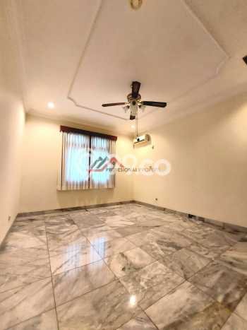 Jual Rumah Mewah Megah Dengan View Eksklusif di Kemang, Jakarta Selatan Jual Rumah Mewah Megah Dengan View Eksklusif di Kemang, Jakarta Selatan