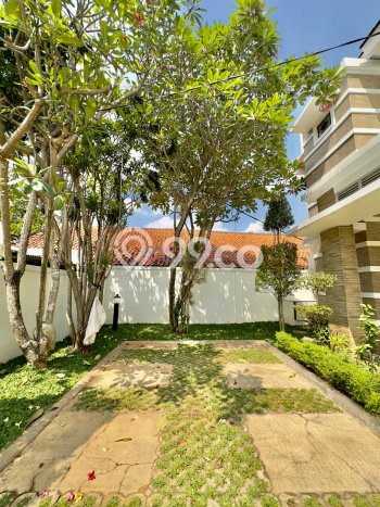 Rumah Elit Modern Tanpa Renovasi di Lebak Bulus Jakarta Selatan Rumah Elit Modern Tanpa Renovasi di Lebak Bulus Jakarta Selatan