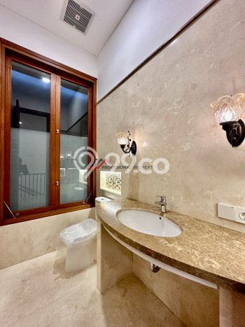 Rumah Luxury Modern Tanpa Renovasi di Kemang Jakarta Selatan Rumah Luxury Modern Tanpa Renovasi di Kemang Jakarta Selatan