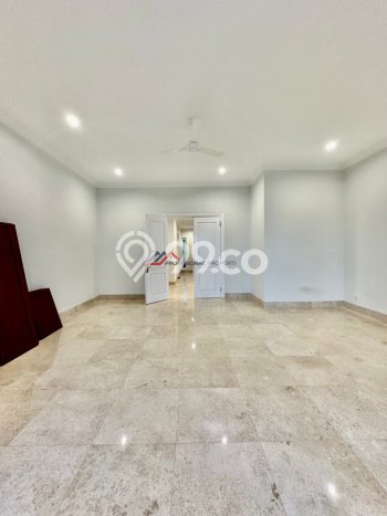 Ready to Use! Luxury House LT 570m2 Desain Elegan di Lebak Bulus Ready to Use! Luxury House LT 570m2 Desain Elegan di Lebak Bulus