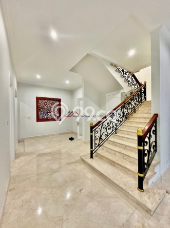 Ready to Use! Luxury House LT 570m2 Desain Elegan di Lebak Bulus Ready to Use! Luxury House LT 570m2 Desain Elegan di Lebak Bulus