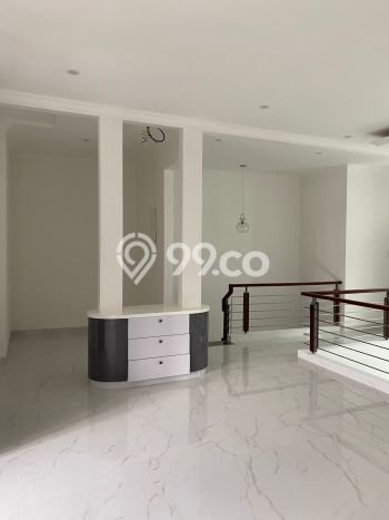 Siap Huni Rumah Mewah 4 Kamar di Kebayoran Baru Dekat ke Mana Pun Siap Huni Rumah Mewah 4 Kamar di Kebayoran Baru Dekat ke Mana Pun