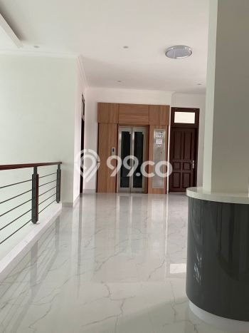 Siap Huni Rumah Mewah 4 Kamar di Kebayoran Baru Dekat ke Mana Pun Siap Huni Rumah Mewah 4 Kamar di Kebayoran Baru Dekat ke Mana Pun