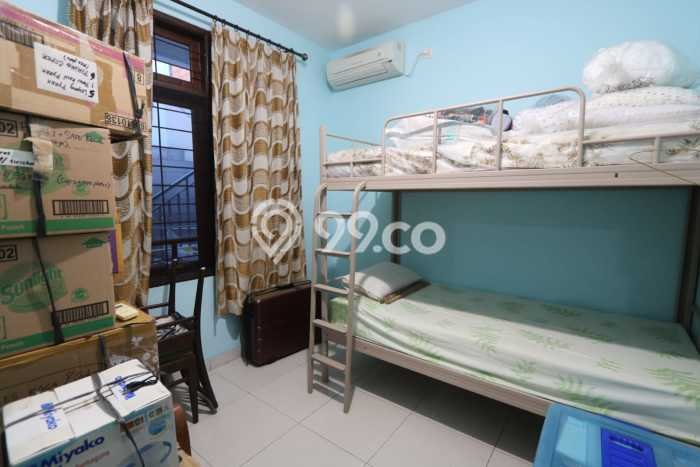 JUAL CEPAT! Rumah Ready Stock Area Strategis Cimanggis, LT 225m² Bangunan 170m² JUAL CEPAT! Rumah Ready Stock Area Strategis Cimanggis, LT 225m² Bangunan 170m²