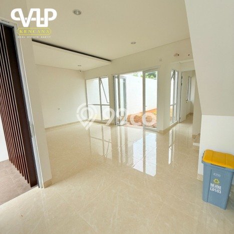 For Sale! Premium House LT 140m2 Desain Elegan di Sentul City For Sale! Premium House LT 140m2 Desain Elegan di Sentul City