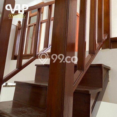 Rumah Mewah LB 212m2 Siap Pakai Desain Elegan di Duri Kepa, Jakarta Barat Rumah Mewah LB 212m2 Siap Pakai Desain Elegan di Duri Kepa, Jakarta Barat