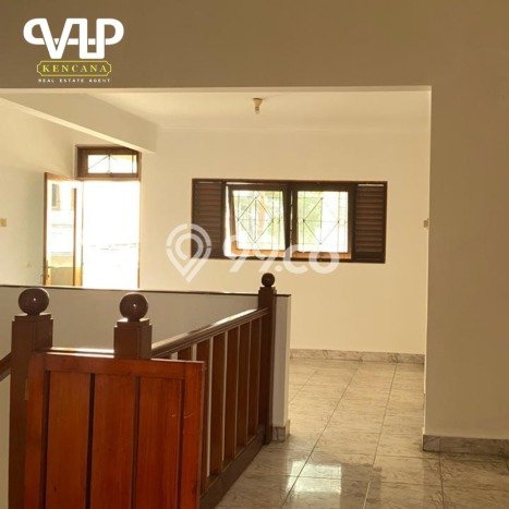 Rumah Mewah LB 212m2 Siap Pakai Desain Elegan di Duri Kepa, Jakarta Barat Rumah Mewah LB 212m2 Siap Pakai Desain Elegan di Duri Kepa, Jakarta Barat