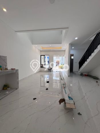 Rumah Mewah LB 132m2 Siap Pakai Desain Elegan di Kalideres, Jakarta Barat Rumah Mewah LB 132m2 Siap Pakai Desain Elegan di Kalideres, Jakarta Barat