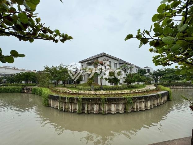 Rumah Elit Modern Tanpa Renovasi di Golf Island Jakarta Utara Rumah Elit Modern Tanpa Renovasi di Golf Island Jakarta Utara