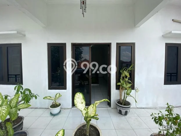 For Sale Rumah 4 Kamar Lokasi Strategis Nyaman dan Strategis di Krembangan For Sale Rumah 4 Kamar Lokasi Strategis Nyaman dan Strategis di Krembangan