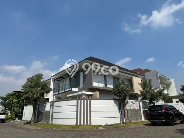 Dijual Rumah Premium dengan Fasilitas Sekitar Lengkap di Sukolilo, Surabaya Dijual Rumah Premium dengan Fasilitas Sekitar Lengkap di Sukolilo, Surabaya