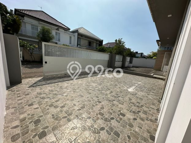 Dijual Rumah Premium dengan Fasilitas Sekitar Lengkap di Sukolilo, Surabaya Dijual Rumah Premium dengan Fasilitas Sekitar Lengkap di Sukolilo, Surabaya