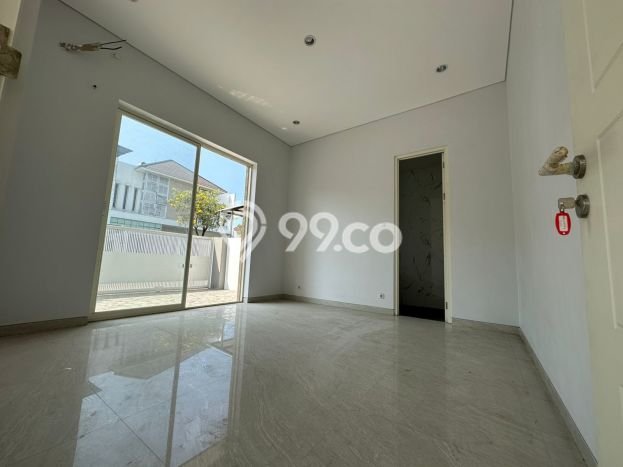 Dijual Rumah Premium dengan Fasilitas Sekitar Lengkap di Sukolilo, Surabaya Dijual Rumah Premium dengan Fasilitas Sekitar Lengkap di Sukolilo, Surabaya