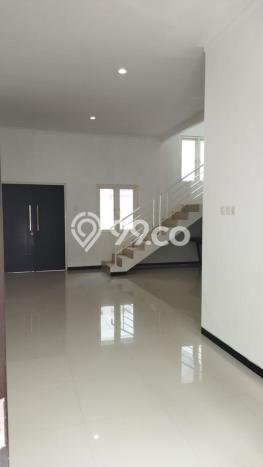 Jual Rumah Bagus Siap Huni LB 162m2 di Rungkut, Surabaya Jual Rumah Bagus Siap Huni LB 162m2 di Rungkut, Surabaya