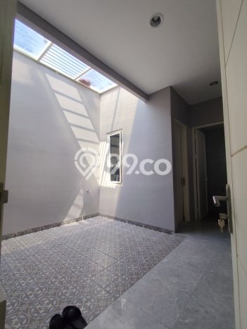 Dijual Rumah Premium dengan Fasilitas Sekitar Lengkap di Sukolilo, Surabaya Dijual Rumah Premium dengan Fasilitas Sekitar Lengkap di Sukolilo, Surabaya