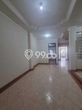 Dijual Hunian Rumah Terawat 4 Kamar di Taman Surya, Jakarta Barat Dijual Hunian Rumah Terawat 4 Kamar di Taman Surya, Jakarta Barat