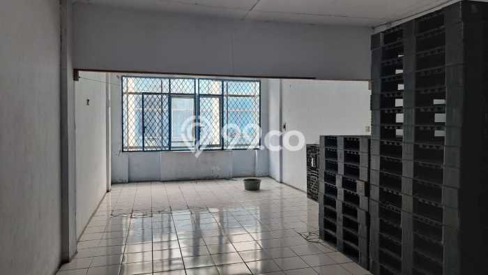LOKASI PREMIUM! Ruko di Tangerang, Luas 200m2m², Area Komersial LOKASI PREMIUM! Ruko di Tangerang, Luas 200m2m², Area Komersial