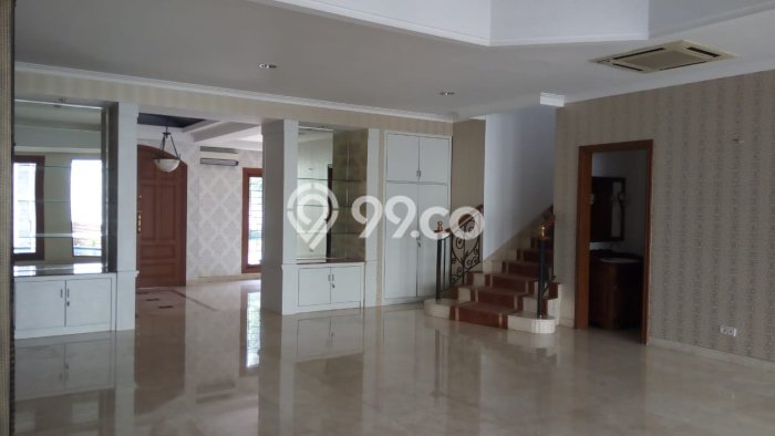 For Sale Hunian Elegan Klasik di Jakarta Selatan For Sale Hunian Elegan Klasik di Jakarta Selatan