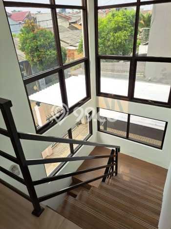 Disewakan! Rumah 4 Kamar Tidur &
3 Kamar Mandi di Bintaro, Tangerang Selatan Disewakan! Rumah 4 Kamar Tidur &
3 Kamar Mandi di Bintaro, Tangerang Selatan