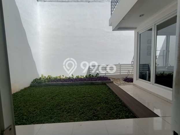 Rumah Nyaman di Pondok Indah, 2 KM, Lingkungan Strategis, Luas 240m² Bangunan 300m² Rumah Nyaman di Pondok Indah, 2 KM, Lingkungan Strategis, Luas 240m² Bangunan 300m²