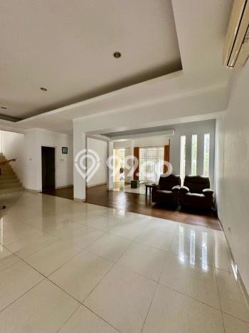 Rumah Asri di Sektor 9-Bintaro, Tangerang Selatan, LT 204m² LB 213m² Rumah Asri di Sektor 9-Bintaro, Tangerang Selatan, LT 204m² LB 213m²