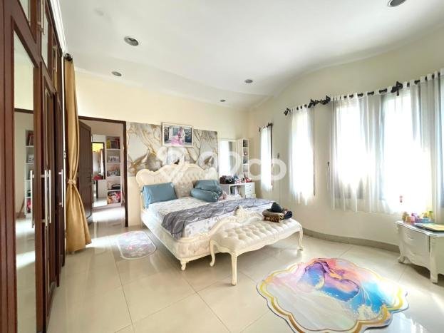 Rumah Elit LB 394m2 Siap Huni Desain Elegan di Sektor 9-Bintaro, Tangerang Selatan Rumah Elit LB 394m2 Siap Huni Desain Elegan di Sektor 9-Bintaro, Tangerang Selatan