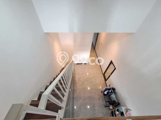 Rumah Modern 4 KT di Serpong Villa Melati Mas Tangerang Selatan Semi Furnished Rumah Modern 4 KT di Serpong Villa Melati Mas Tangerang Selatan Semi Furnished