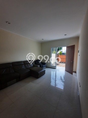 Dijual Rumah Luas Megah Dengan View Eksklusif di Gading Serpong, Tangerang Dijual Rumah Luas Megah Dengan View Eksklusif di Gading Serpong, Tangerang
