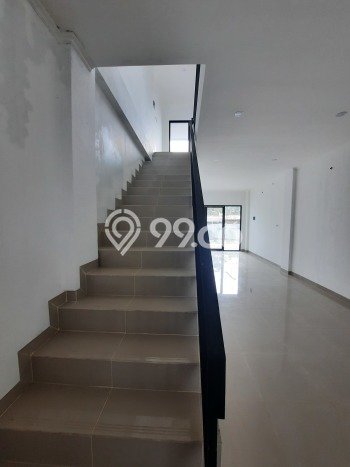 Unit Ruko Dijual di Tangerang Selatan LT 95m2 & LB 119m2 Unit Ruko Dijual di Tangerang Selatan LT 95m2 & LB 119m2