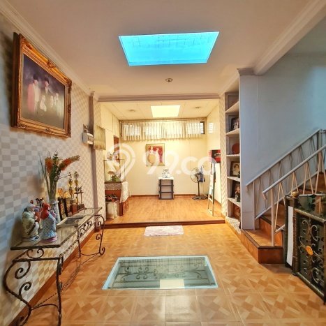 Rumah Mewah LB 300m2 Siap Pakai Desain Elegan di Tamansari, Jakarta Barat Rumah Mewah LB 300m2 Siap Pakai Desain Elegan di Tamansari, Jakarta Barat