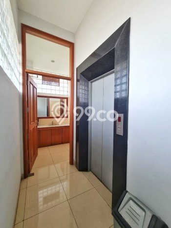 Unit Kantor Dijual di Jakarta Selatan LT 6658m2 & LB 3000m2 Unit Kantor Dijual di Jakarta Selatan LT 6658m2 & LB 3000m2