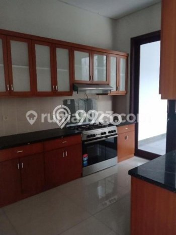 PREMIUM CHOICE! Rumah di Kebayoran Baru, 5 KT, Lingkungan Strategis, LT 370m² Bangunan 600m² PREMIUM CHOICE! Rumah di Kebayoran Baru, 5 KT, Lingkungan Strategis, LT 370m² Bangunan 600m²