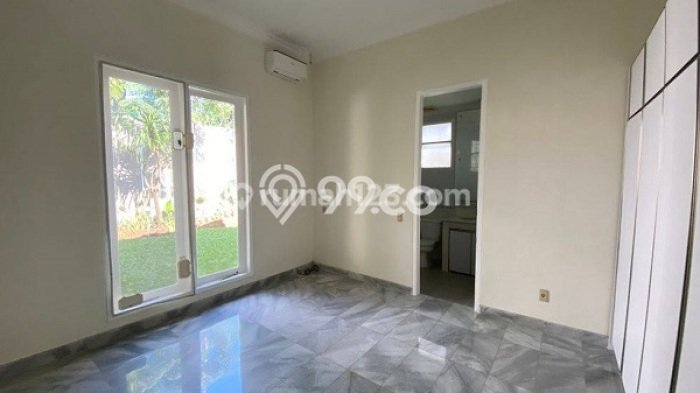 Rumah Asri di Cipete, 4 KT, Area Strategis, Luas 600m² LB 400m² Rumah Asri di Cipete, 4 KT, Area Strategis, Luas 600m² LB 400m²