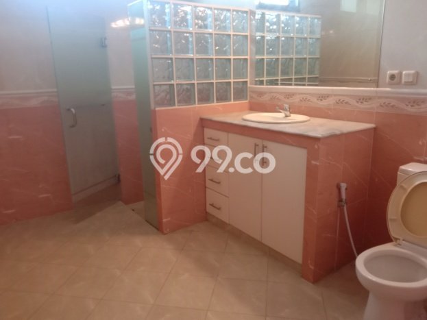 LOKASI STRATEGIS! Rumah kawasan Kemang, Akses ke Stasiun, 4 KT, LT 650m² Bangunan 450m² LOKASI STRATEGIS! Rumah kawasan Kemang, Akses ke Stasiun, 4 KT, LT 650m² Bangunan 450m²