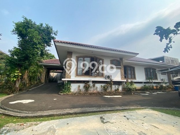 HOT DEAL! Rumah di Cilandak, 4 KT, Lingkungan Strategis, LT 1400m² Bangunan 700m² HOT DEAL! Rumah di Cilandak, 4 KT, Lingkungan Strategis, LT 1400m² Bangunan 700m²
