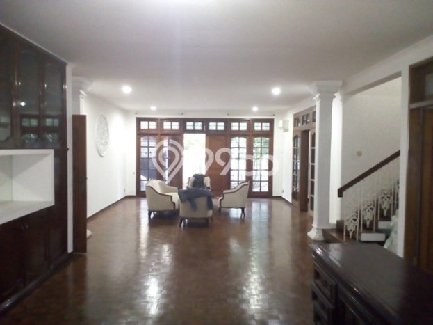 Bisa KPR! Rumah Asri area Kebayoran Baru, LT 220m² Bangunan 250m² Bisa KPR! Rumah Asri area Kebayoran Baru, LT 220m² Bangunan 250m²