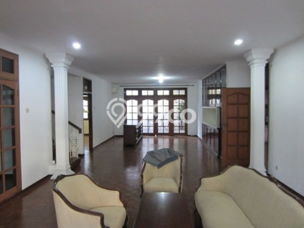 Bisa KPR! Rumah Asri area Kebayoran Baru, LT 220m² Bangunan 250m² Bisa KPR! Rumah Asri area Kebayoran Baru, LT 220m² Bangunan 250m²