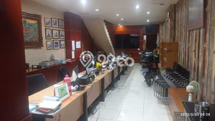Ruko Bagus Dijual LB 300m2 Lokasi Strategis Jakarta Pusat Area Cocok untuk Berbisnis Ruko Bagus Dijual LB 300m2 Lokasi Strategis Jakarta Pusat Area Cocok untuk Berbisnis