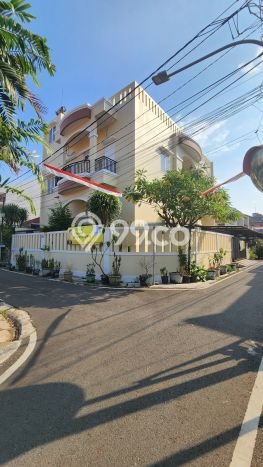 For Sale! Luxury House LT 255m2 Desain Elegan di Cideng For Sale! Luxury House LT 255m2 Desain Elegan di Cideng