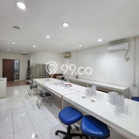 Unit Ruko Dijual di Jakarta Pusat LT 76m2 & LB 304m2 Unit Ruko Dijual di Jakarta Pusat LT 76m2 & LB 304m2